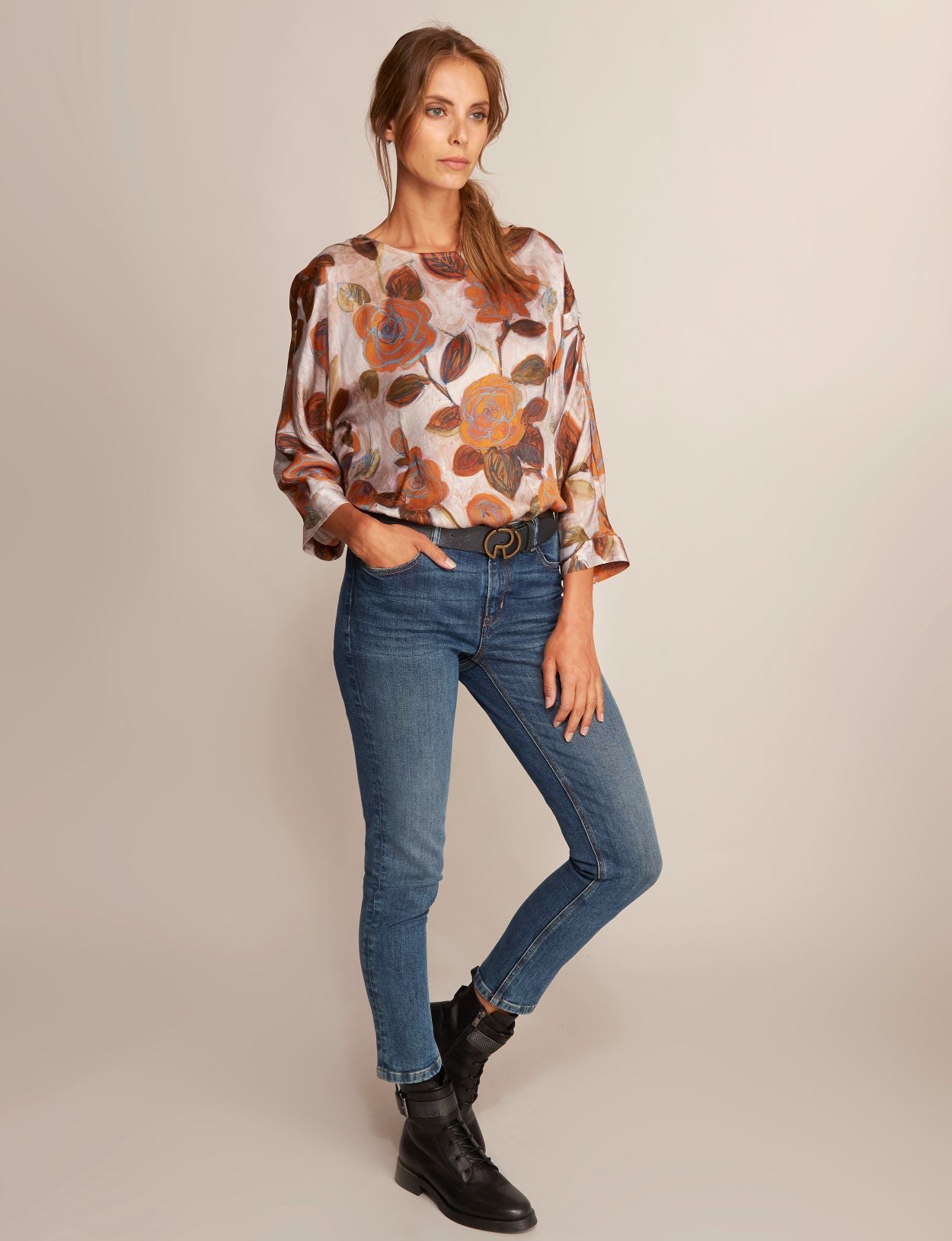 Vrouw Bootnek Viscose Shirt In Bruin