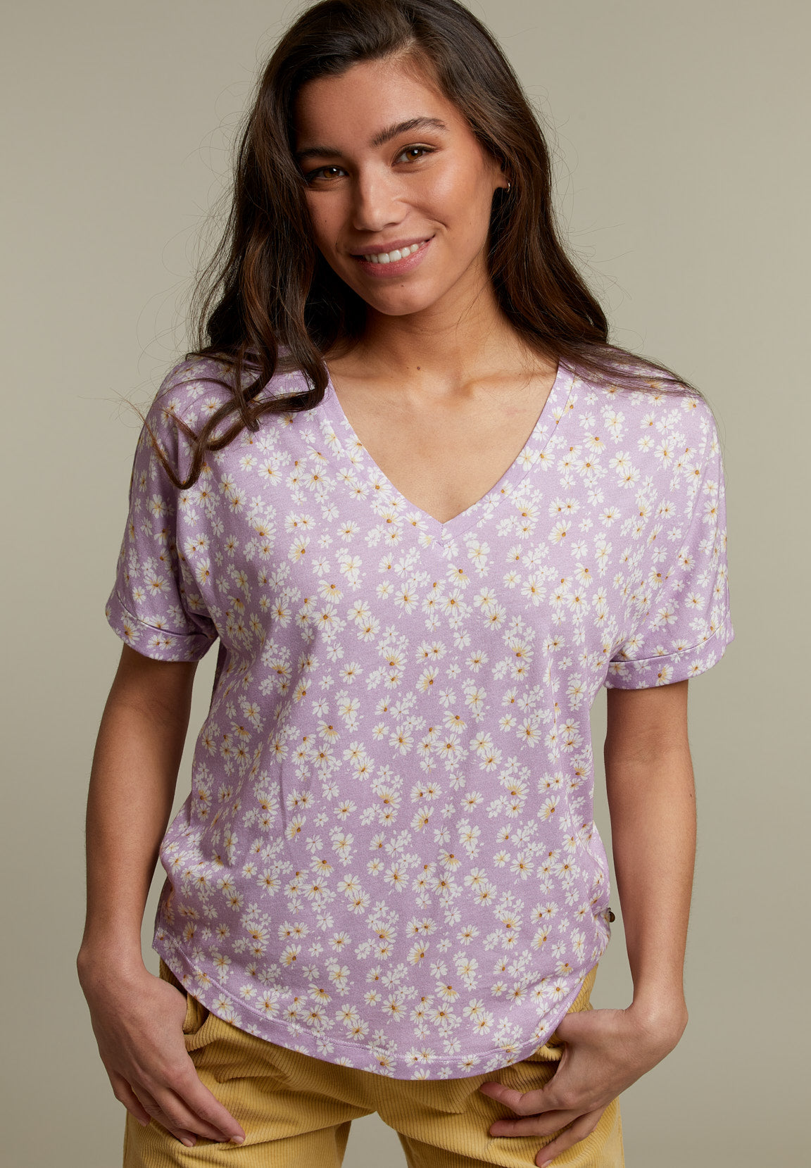 Lila V-Neck Floral Pattern T-Shirt - Purple