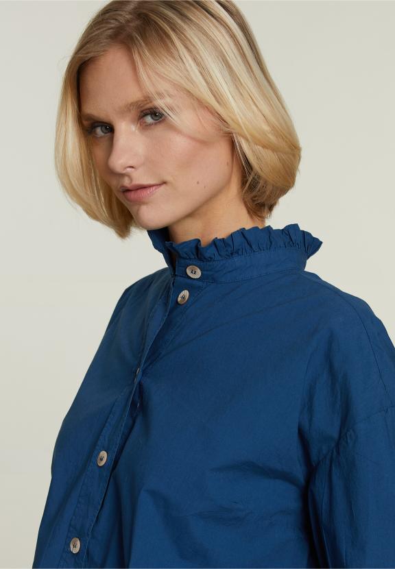 Blouse Bleue Avec Col à Volants