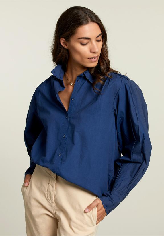 Blouse Bleue Avec Boutons