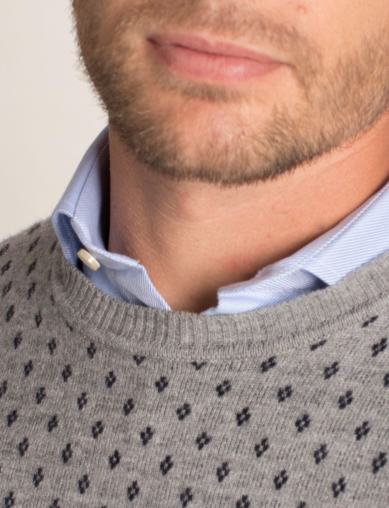 Homme Pull Ajusté À Motif Diamant En Gris.